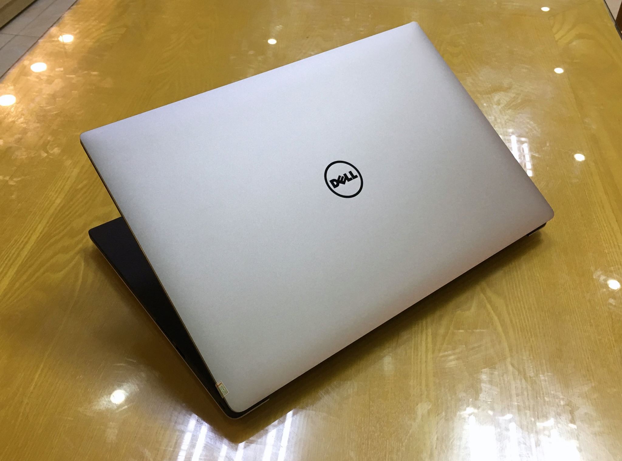 Laptop Dell XPS 15 9550 2016-3.jpg